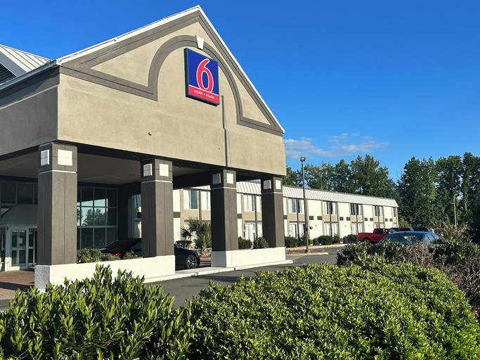 Exterior & Views 1, Studio 6 Rock Hill, SC – Cherry Road, York