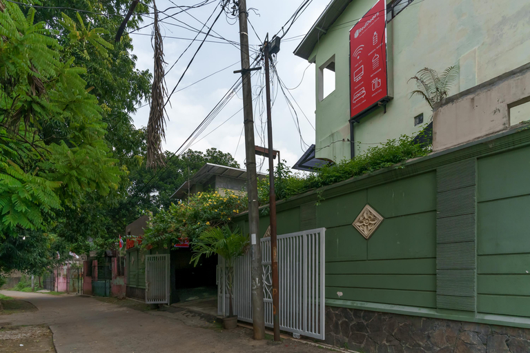 Exterior & Views 2, RedDoorz near RS Mitra Keluarga Depok, Depok