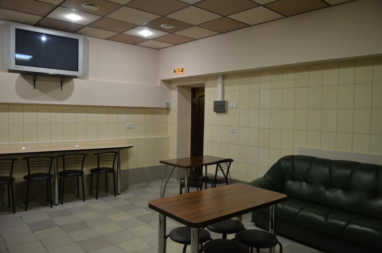 Others 5, Hostel VShokoladi, Solomians'kyi