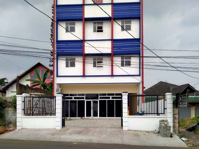 Exterior & Views, RedDoorz @ Sindangbarang Bogor, Bogor