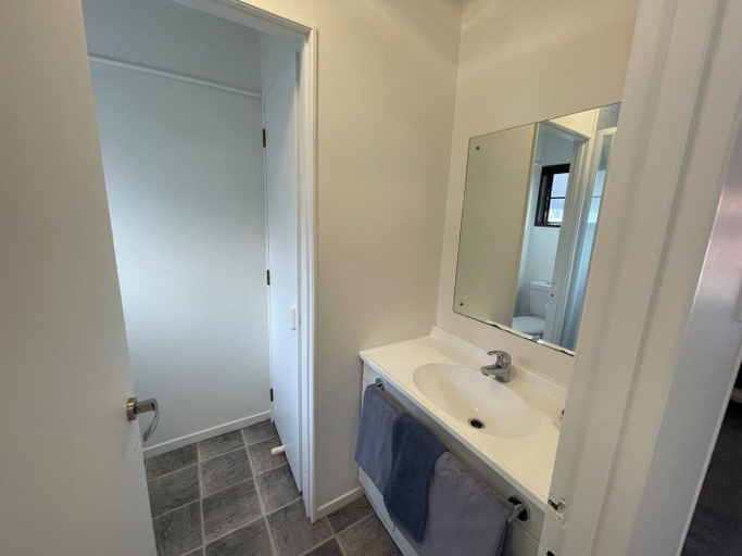 Bathroom 4, Cherry Court Motor Lodge, Whangarei