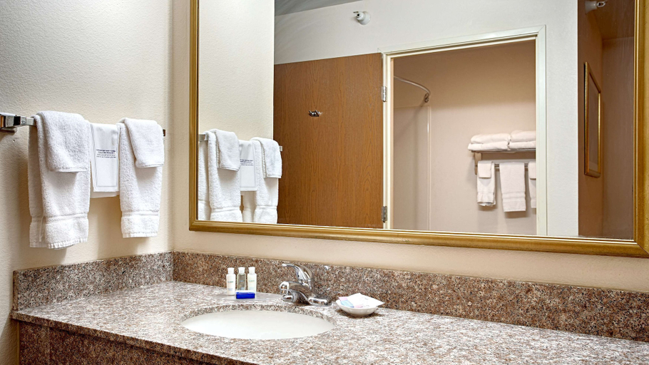Bathroom 4, Best Western J. C. Inn, Geary