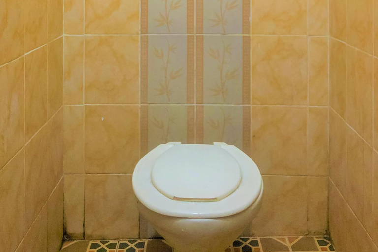 Bathroom, Wisma Seruni Palopo RedPartner, Palopo