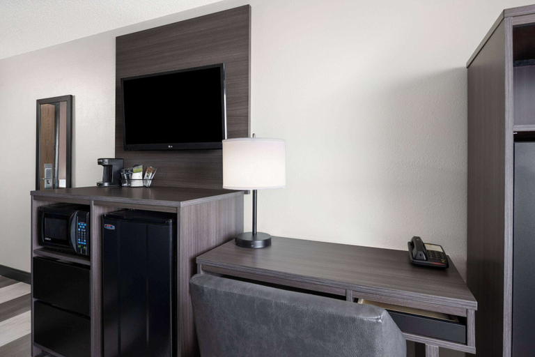 Others 5, Super 8 by Wyndham Conrad, Pondera