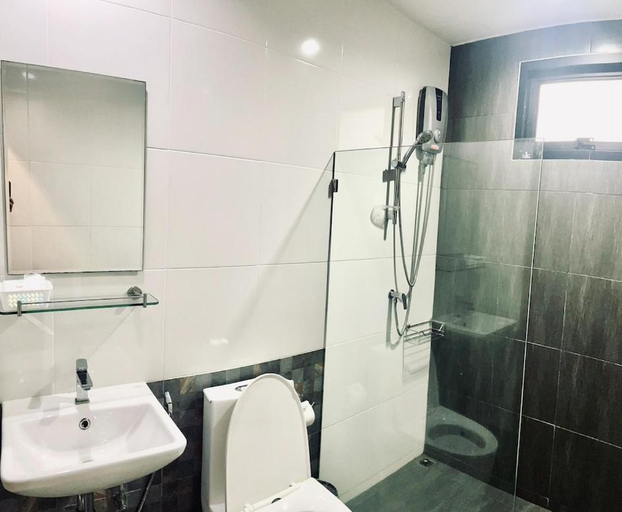Bathroom 4, PP Grand Kamala Hotel, Pulau Phuket
