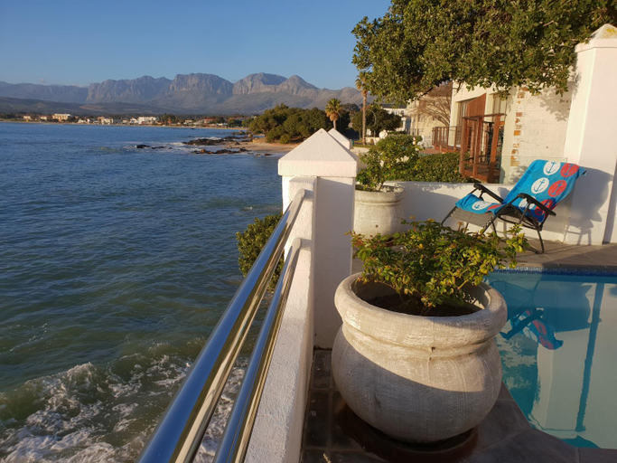 Balcony/terrace, Westbank Private Beach Villa, 4 Bedrooms, Private pool, on the Beach!, City of Cape Town