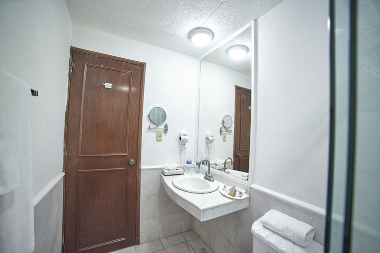 Bathroom 5, Hotel Francis Drake, Campeche