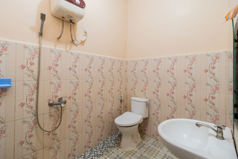 Bathroom 4, RedDoorz @ Pematangsiantar, Pematangsiantar