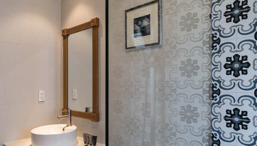 Bathroom 3, Charmaine's Hotel & Apartment, District 7