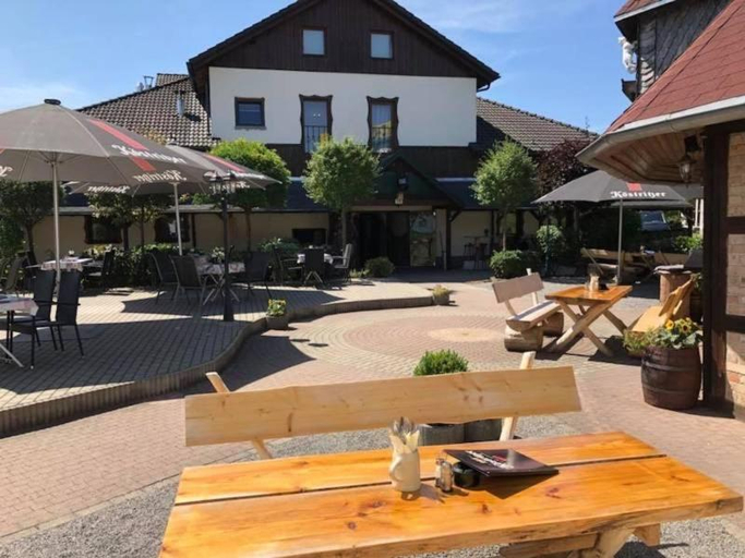 Exterior & Views 5, Toschis Station-Motel-Wirtshaus-an der Autobahn-Bowling, Schmalkalden-Meiningen