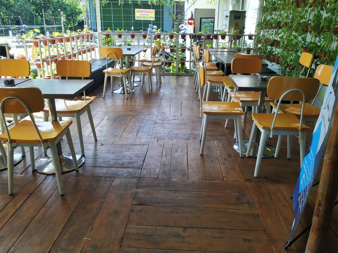 Food & Drinks 12