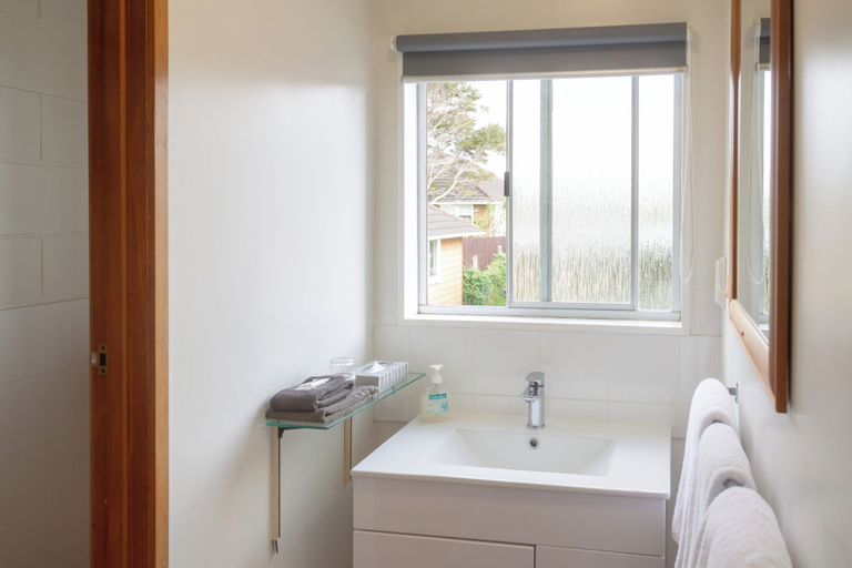 Bathroom 3, New Haven Motel, Waitakere