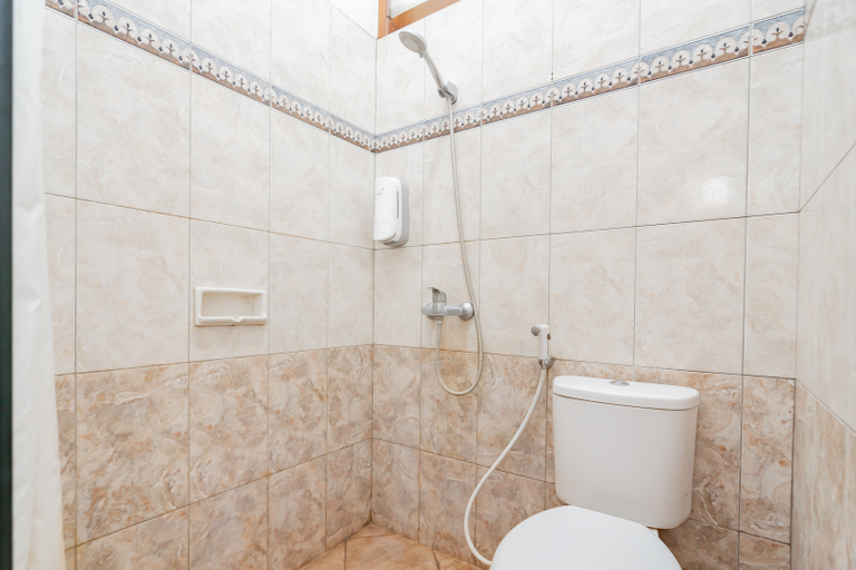 Bathroom 3, Imelda Residence Setrasari RedPartner, Bandung