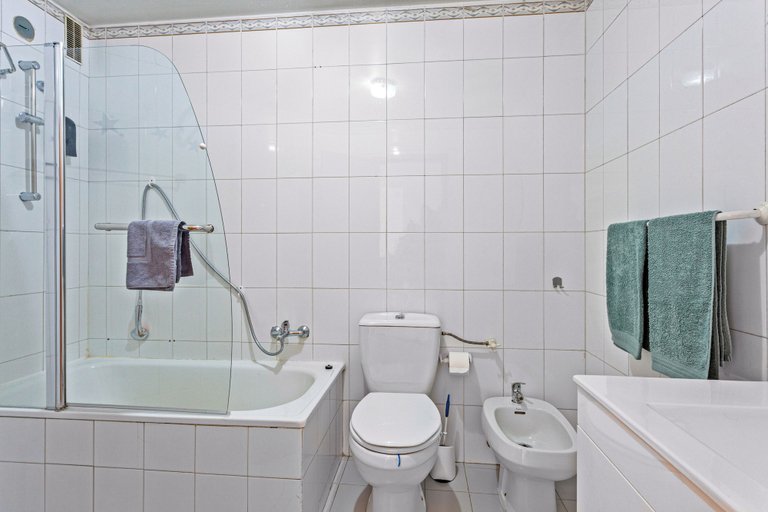 Bathroom, Sunset View Apartment in Costa da Caparica, Almada