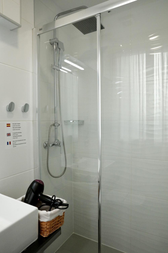 4, Hostal Royal Cruz, Madrid