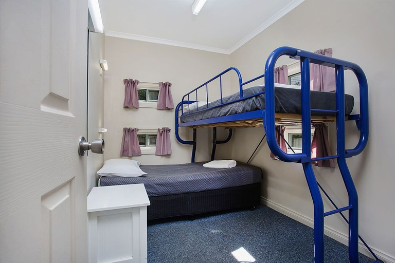 Bedroom 2, Hamilton Caravan Park, S. Grampians - Hamilton
