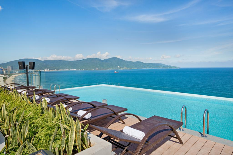 TMS Hotel Da Nang Beach - Tap to explore photos