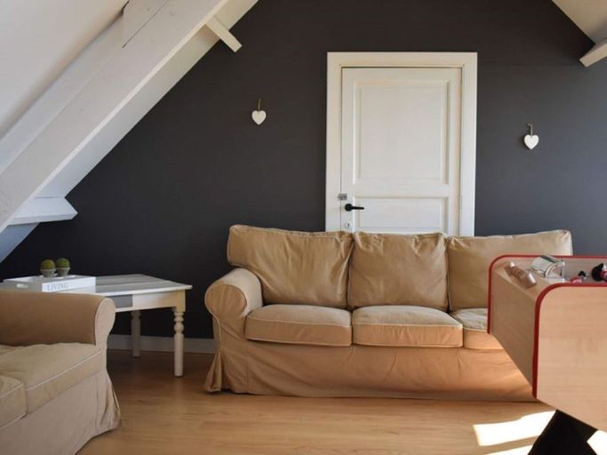 Others 5, Countryside Retreat, Gerin, Namur