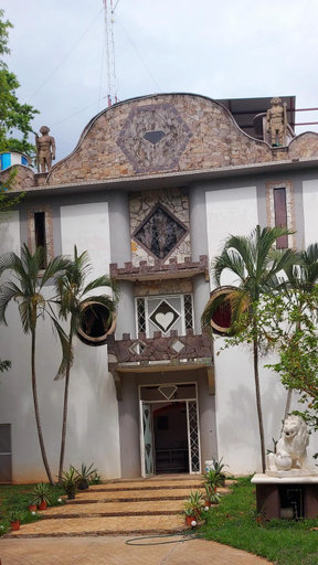 Entrance 2, El Castillo Monte Campana, Garabito
