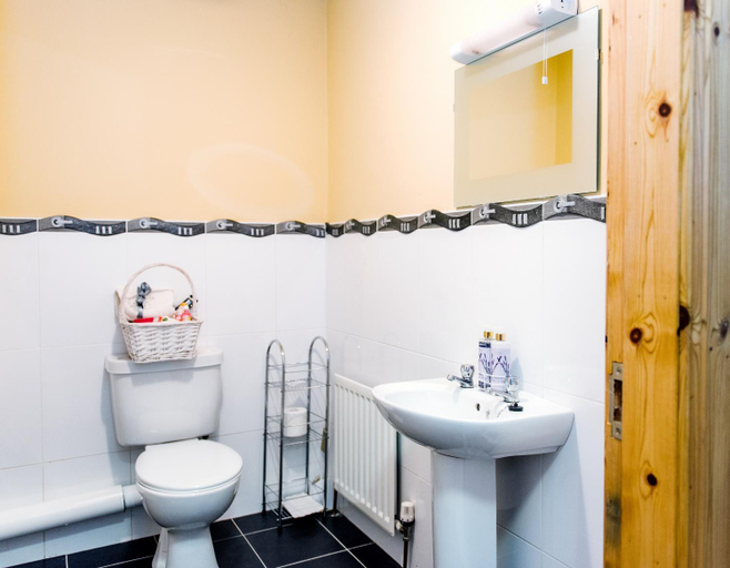 Bathroom 3, Melvin Country House, Fermanagh and Omagh