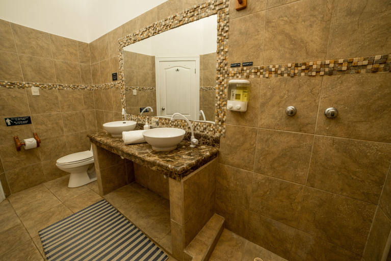Bathroom 4, Hotel Albemarle Galapagos Beachfront, Isabela
