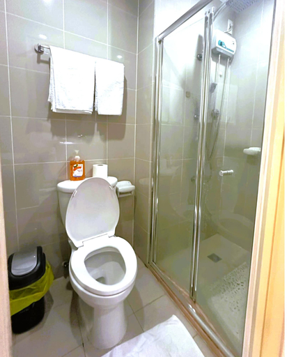 Bathroom 3, Grass Residence SM North MRT NLEX QC, Quezon City
