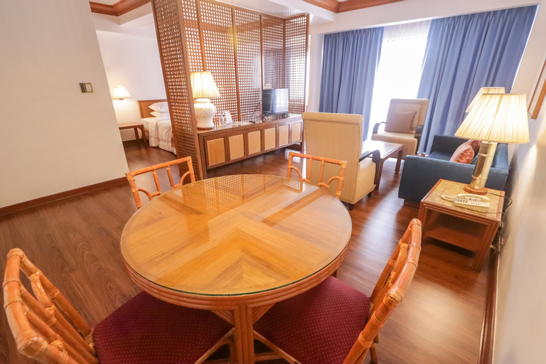 Dining Room 18