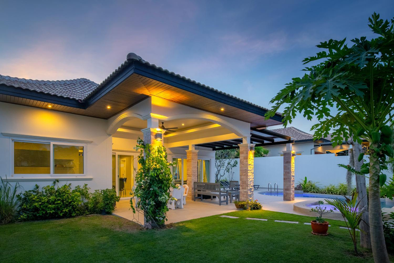 Exterior & Views