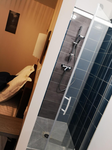 Bathroom 3, Hotel/Restaurant C'Vall, Pyrénées-Atlantiques