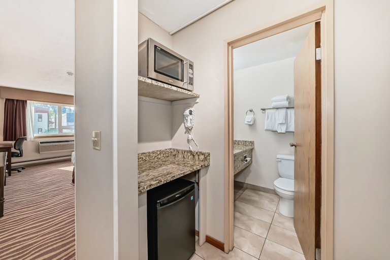 Bathroom 5, Invermere Inn, East Kootenay