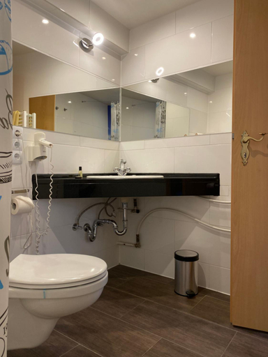 Bathroom 2, Marktplatzhotel - Restaurant Tafelspitz, Rhein-Neckar-Kreis