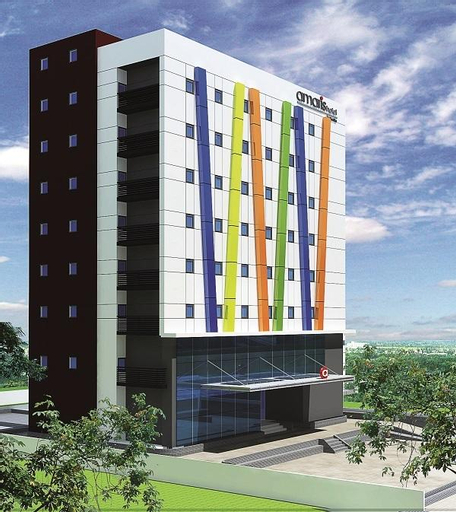 Exterior & Views 30