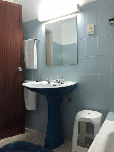 Bathroom 3, Hotel Santa Cruz, Santa Cruz da Graciosa