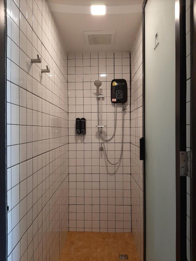 Bathroom 3, Little One Hostel, Muang Chiang Rai