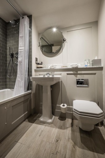 Bathroom 3, Coach & Horses Hotel, London