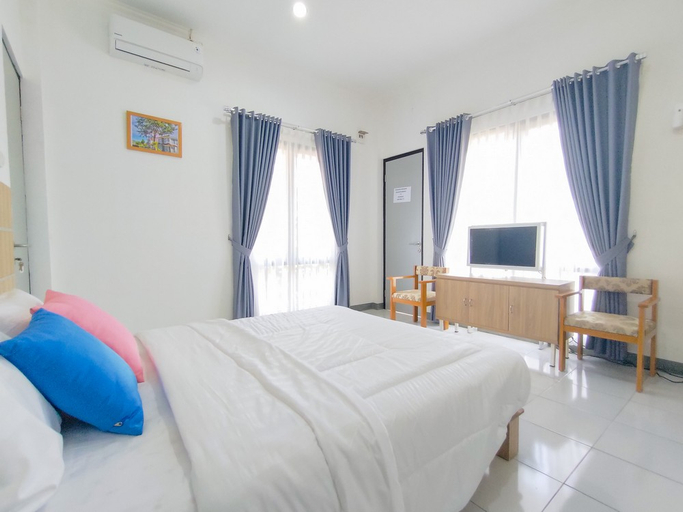 Bedroom 2, RedDoorz @ Batutulis Bogor Villa Papatong by M, Bogor