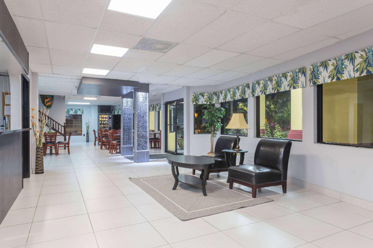 Public Area 2, Days Inn by Wyndham Sarasota I-75, Sarasota