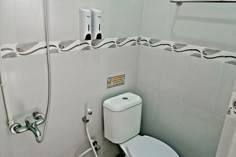 Bathroom 3, Wisma Andali Syariah Majalengka Mitra RedDoorz, Majalengka