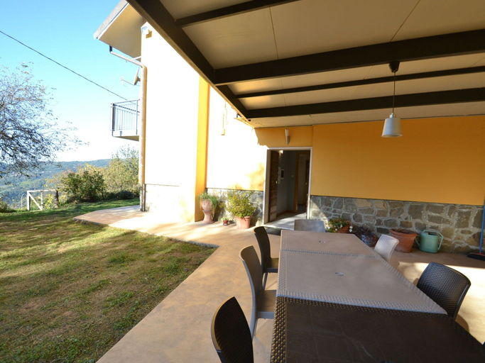 Others 4, Modern Poolside Home in Pescia, Pistoia