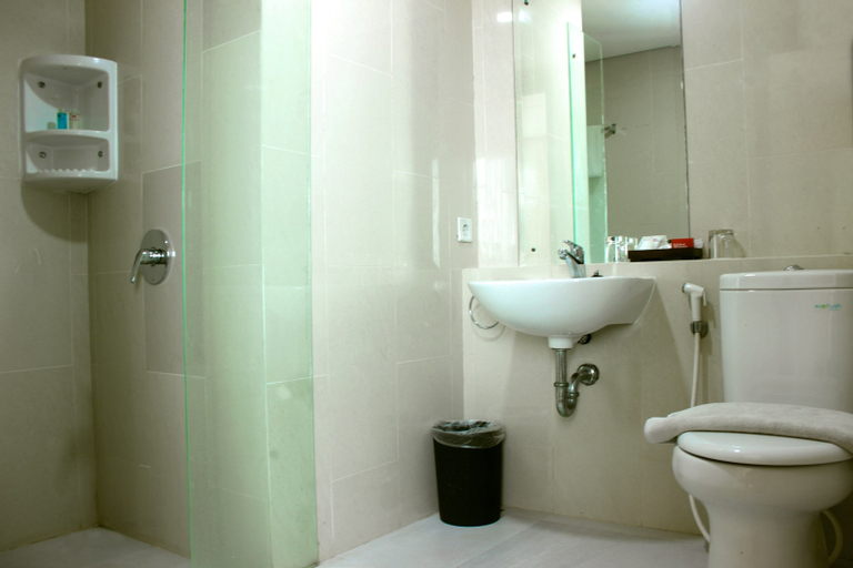 Bathroom 12