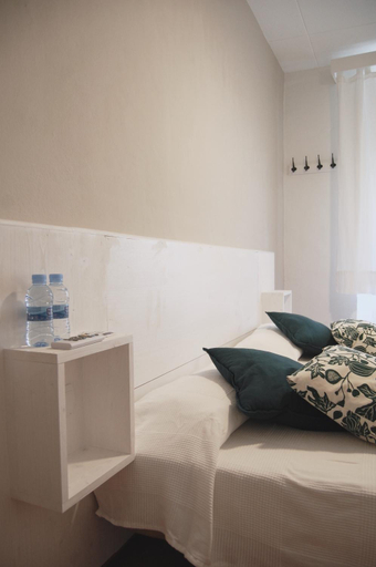 Bedroom 2, Hostal L'Estrella, Girona