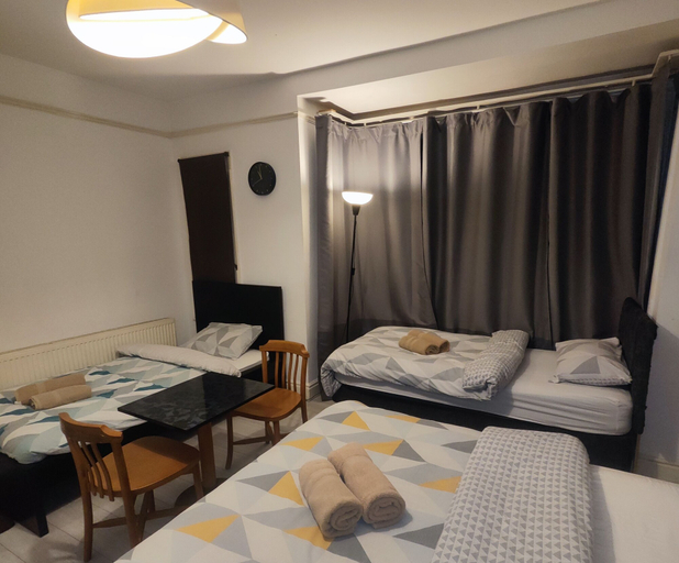 Bedroom 2, St Lucia guest house, Leicester