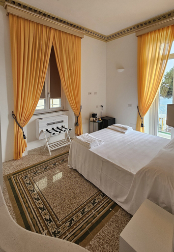 Bedroom 5, Galene - Beachfront in Costa d'Amalfi, Salerno