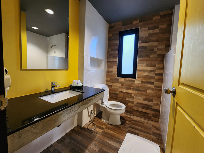 Bathroom 15