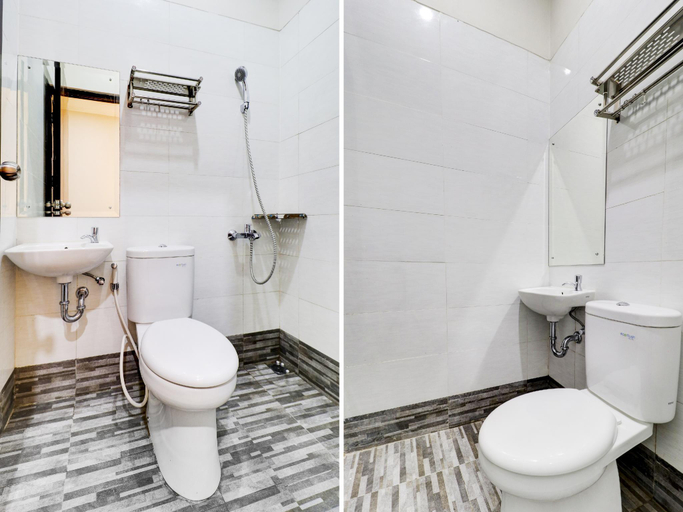 Bathroom 4, OYO 90215 Ada Residence, Karawang