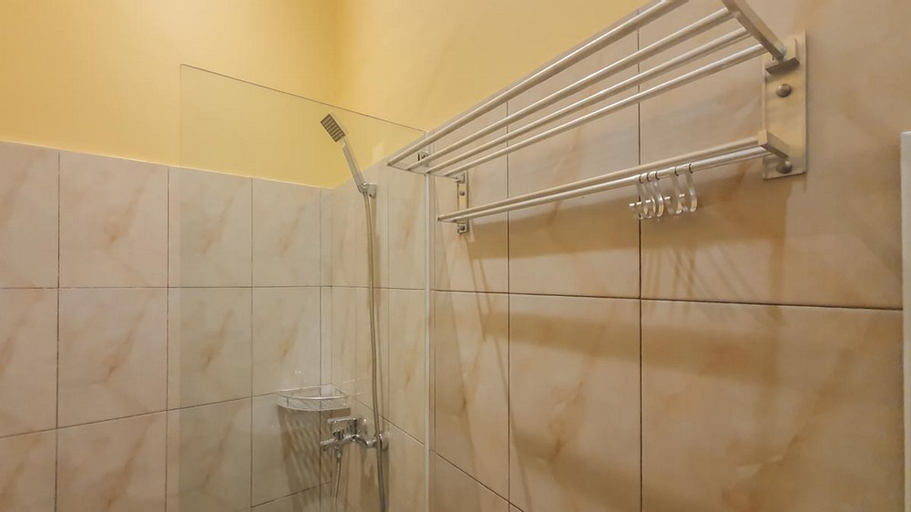 Bathroom 12
