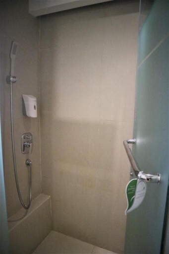 Bathroom 5, FOX Lite Royal Bay Makassar, Makassar