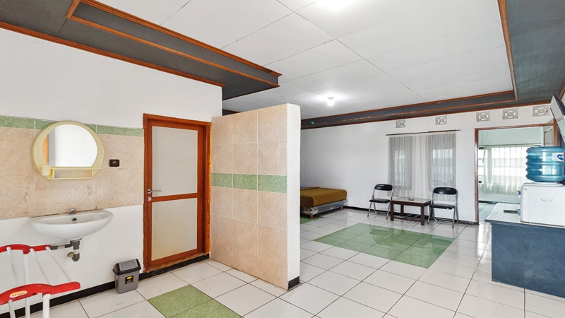 Bathroom 25