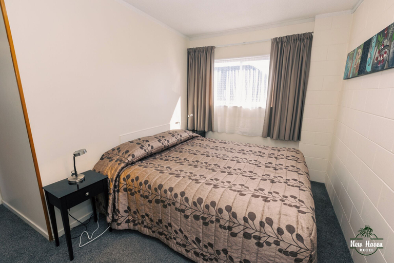Bedroom 2, New Haven Motel, Waitakere