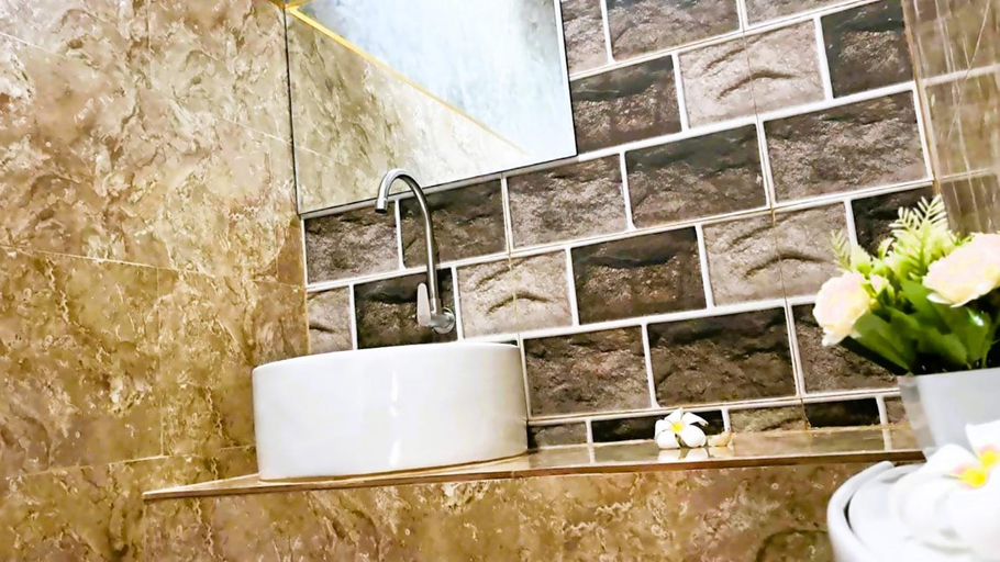 Bathroom 4, Baan Ok, Ko Lanta
